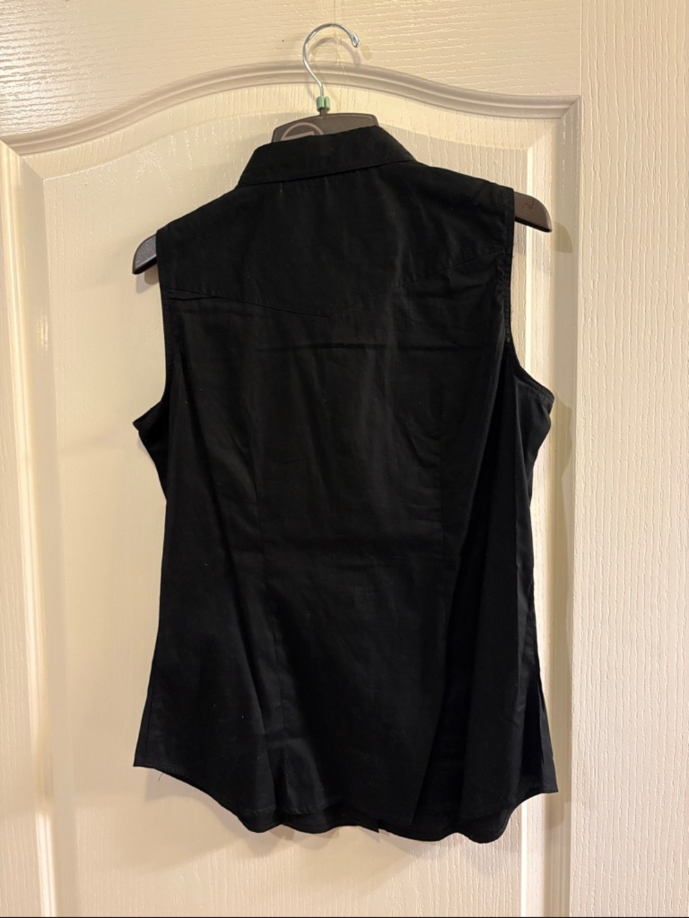 Roper Women's Black Sleeveless Western Pearl Snap Shirt - Picture 4 of 6